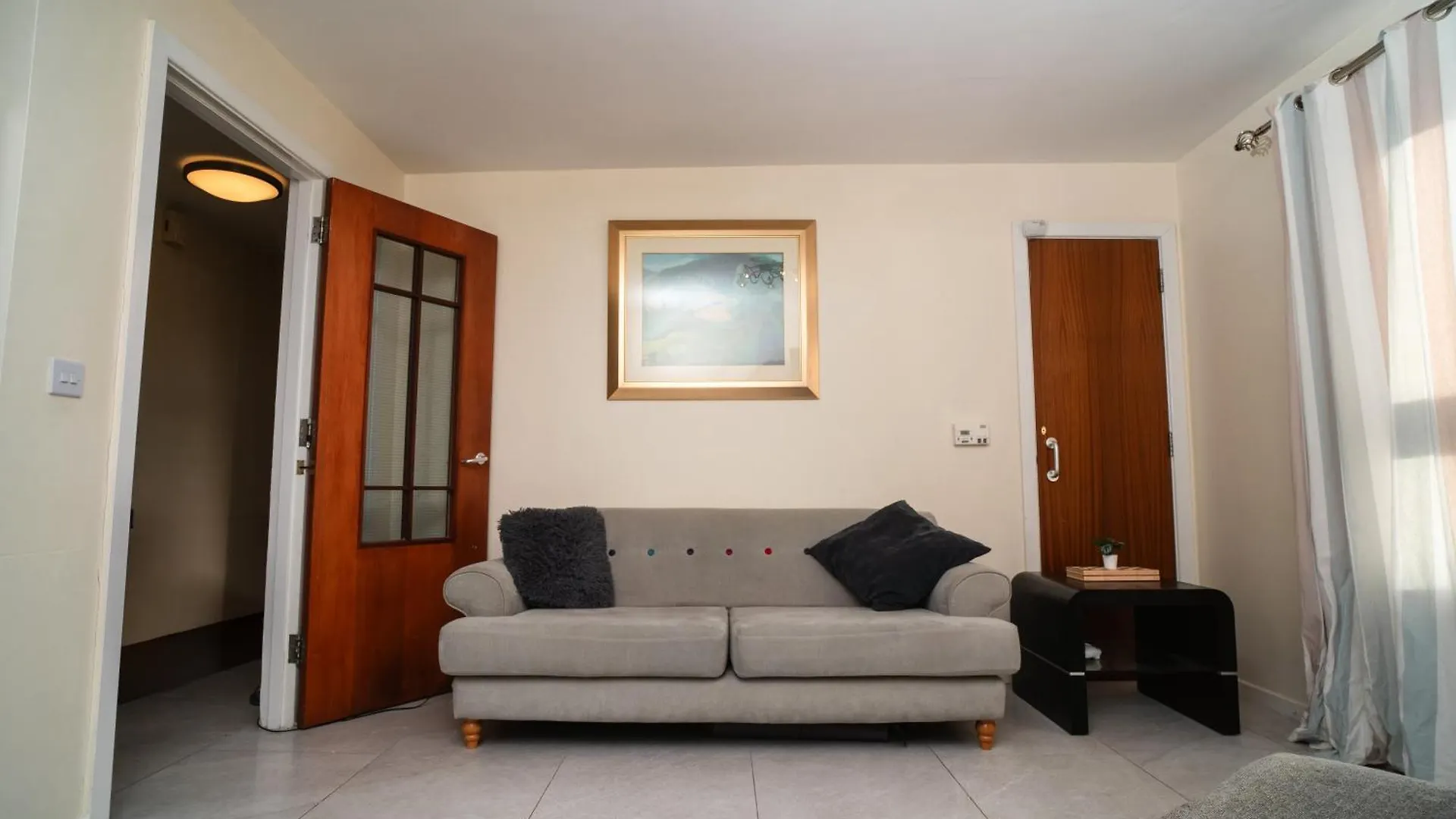 Central Apartment In Belfast City Centre