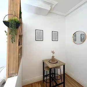  Apartment Flat 12, 10 St John's Road United Kingdom