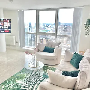 22nd Floor Luxury Centre Apartment