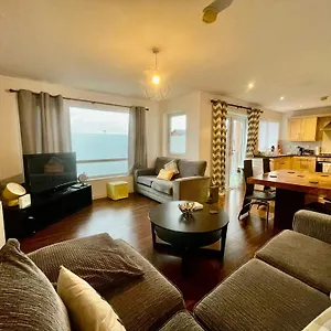2 Bedroom City-centre With Free Parking Apartment